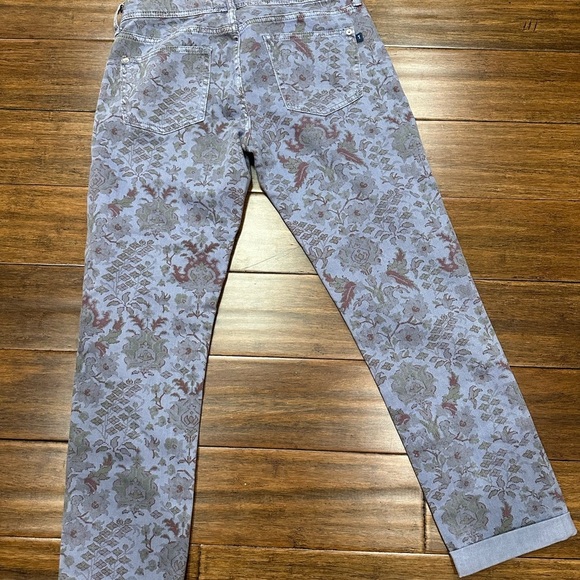 Pilcro - Anthropologie - Floral Slim boyfriend Jeans with Subtle Pattern size 26 - Picture 6 of 7